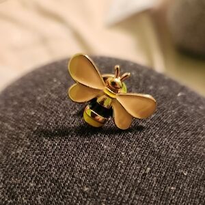 🎉 Bee Pin